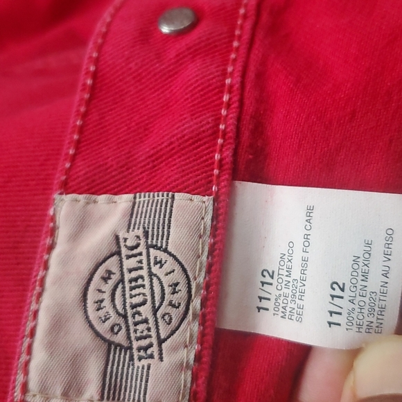 Red women's jeans shorts. - Picture 5 of 6